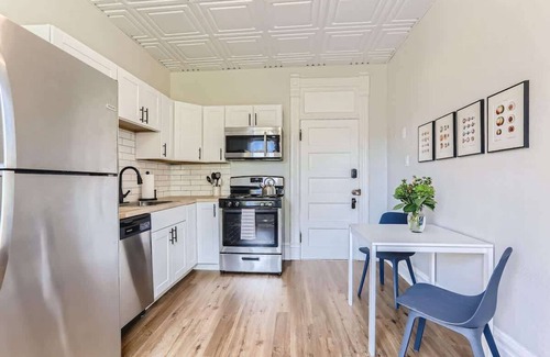 Congress Park Apartment | Cloud by Modern Midstay/1Block to City Park #C12