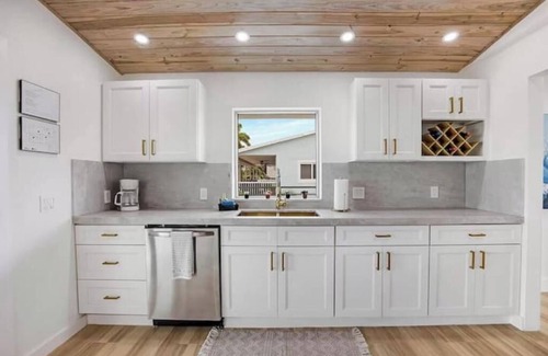 Pine Channel Estates House | Cozy Cloud 9 Vacation Home for Family Fun at Big Pine