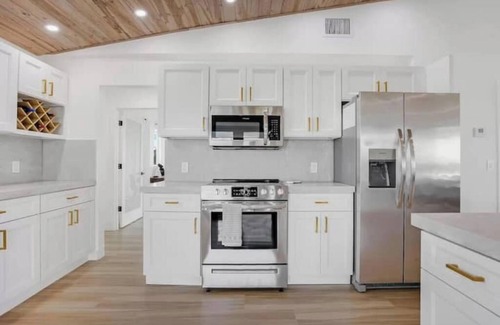 Pine Channel Estates House | Cozy Cloud 9 Vacation Home for Family Fun at Big Pine