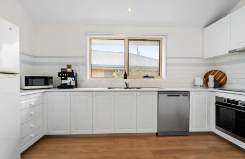 Apollo Bay House | Convenient Cloud Nine - Explore the Town with Ease