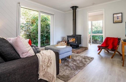 Arthurs Seat Cottage | Cloud Nine - watch the ocean in the distance