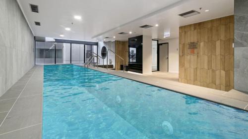 Melbourne Central Business District Apartment | Experience Tranquility at Cloud Nine with Private Pool Access