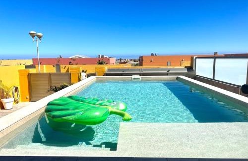 Costa de Antigua Villa | Cloud Tropical: Oceanfront Bliss with Private Gym & Pool