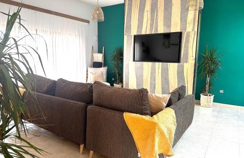 Costa de Antigua Villa | Cloud Tropical: Oceanfront Bliss with Private Gym & Pool