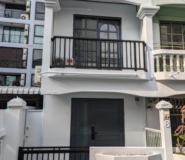 Khlong Ton Sai House | Relax at Cloud9 Hometel - Cozy 3BR Near BTS Station