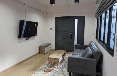 Khlong Ton Sai House | Relax at Cloud9 Hometel - Cozy 3BR Near BTS Station