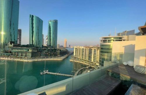Manama Apartment | Guest Rated 9.8: Cloud9 Waterfront Condo with Pool & Dining