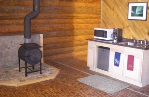 Tok Cabin | Pet-Friendly Cloudberry Cabin with Breakfast & Kitchen