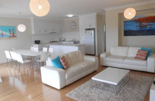 Hayborough House | Beachside Retreat at Cloudbreak: Guest Rated 9.8/10