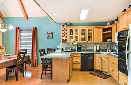 Cloudcroft Cabin | Stargazing Retreat in Cloudcroft with Spa & Breakfast