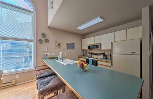 Cloudcroft House | Cozy Cloudcroft Townhome with Deck Near Burro Avenue