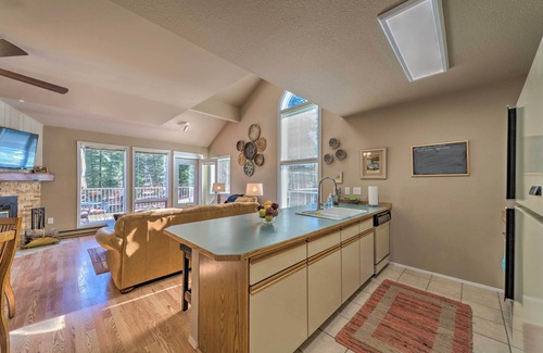 Cloudcroft House | Cozy Cloudcroft Townhome with Deck Near Burro Avenue
