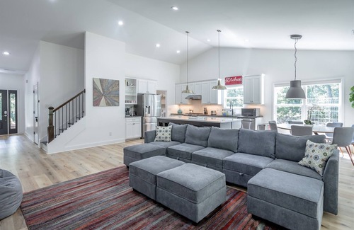Rising Fawn House | Unforgettable Cloudland Summit: Hot Tub, Grill & Pet-Friendly