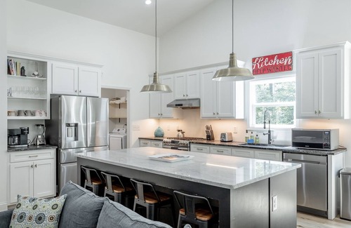 Rising Fawn House | Unforgettable Cloudland Summit: Hot Tub, Grill & Pet-Friendly