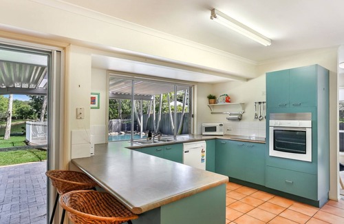 Noosaville House | Experience Clouds End: Steps from Noosa River & Attractions