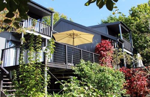 Kangaroo Valley House | Cloudsong Chalet 3: Steps from the Village Centre