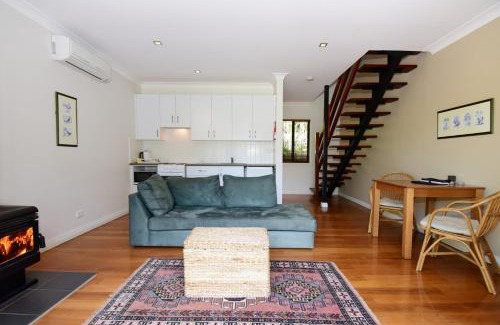 Kangaroo Valley House | Cloudsong Chalet 3: Steps from the Village Centre