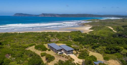 South Bruny House | Elegant Cloudy Bay Beach House with Oceanfront Views