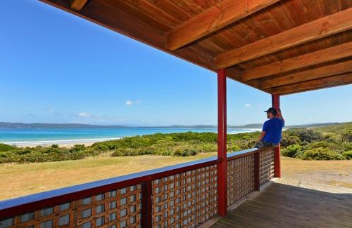 South Bruny House | Idyllic Cloudy Bay Cabin with Private Beach & Ocean Views