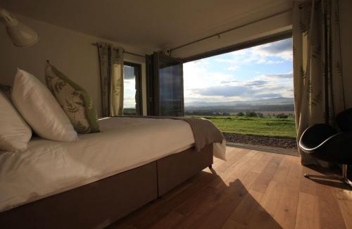Forfar House | Inviting Getaway at Clova with Refreshing Pool Access