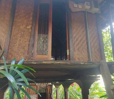 Sukasada House | Pet-Friendly Retreat at Clove Garden - Ideal for Families