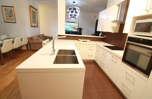 Randwick Apartment | Oceanfront Retreat: Spa, Heated Pool & 10/10 Guest Rating
