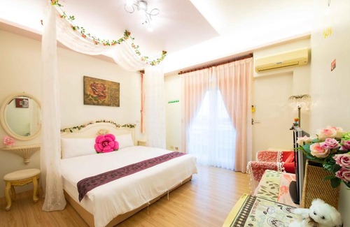 Dongshan Bed & Breakfast | Guest-Rated Clover 248 B&B with Kitchen & Restaurant