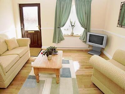 Norwich House | Pet-Friendly Clover Cottage: 4-Star Retreat with High Ratings