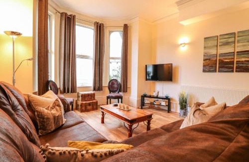 Great Yarmouth House | Prime Clover Court: 4-Star Pet-Friendly Retreat