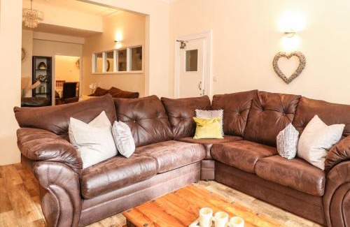 Great Yarmouth House | Prime Clover Court: 4-Star Pet-Friendly Retreat