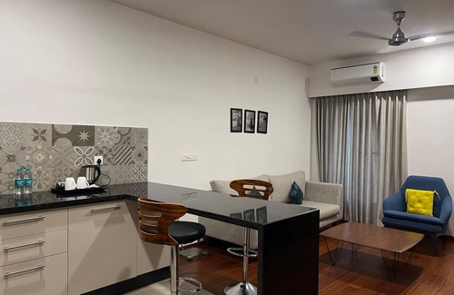 Hosur Resort | Discover Clover Greens: Family-Friendly with Pool & Dining