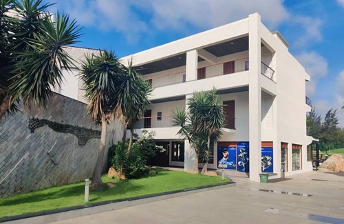 Hosur Resort | Discover Clover Greens: Family-Friendly with Pool & Dining