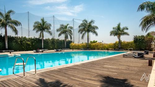 Agara Hotel | Cozy Clovergreens: Oceanfront Stay with Pool & Dining