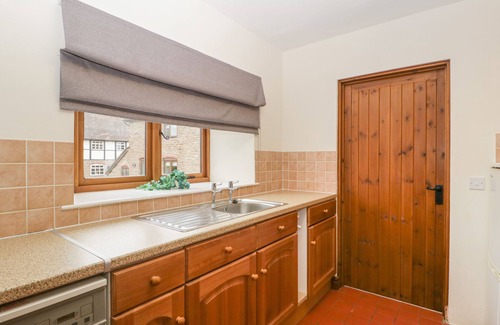 Hay-on-Wye Cottage | Cozy Clover Patch Cottage: Pet-Friendly Retreat in Bromyard