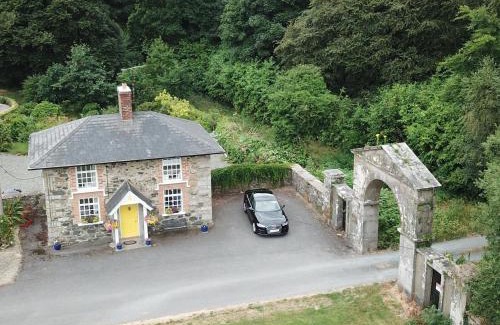 Belturbet Cabin | Top-Rated Cloverhill Gate Lodge: Family-Friendly Getaway