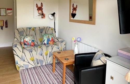 Saltfleet House | Pet-Friendly Cloverleaf: Family Welcomes & Great Reviews