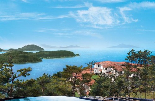 Sanyang-eup Resort | Relax at Club ES Tongyeong Resort with Pool & Breakfast