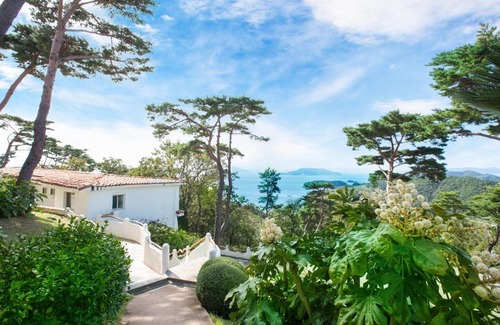 Sanyang-eup Resort | Relax at Club ES Tongyeong Resort with Pool & Breakfast