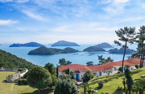 Sanyang-eup Resort | Relax at Club ES Tongyeong Resort with Pool & Breakfast