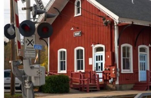 South Kent House | Guest Rated: Club Getaway Pine Grove Awaits You!