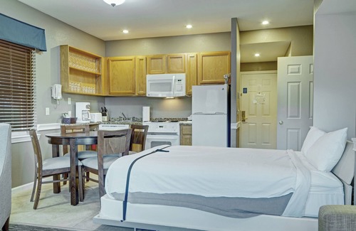 Hancock Hotel | Discover Club Wyndham Bentley Brook: Spa, Pool & Family Fun