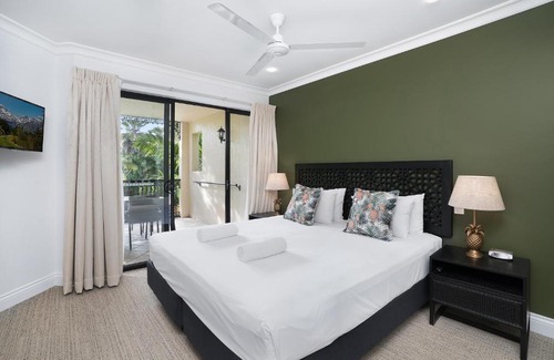 White Rock Hotel | Discover Club Wyndham Cairns: Pool, Breakfast & Kitchen!