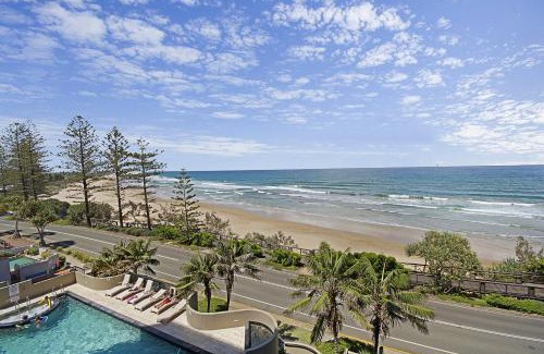 Coolum Beach Resort | Relax at Clubb Coolum Beach Resort with Oceanfront Views