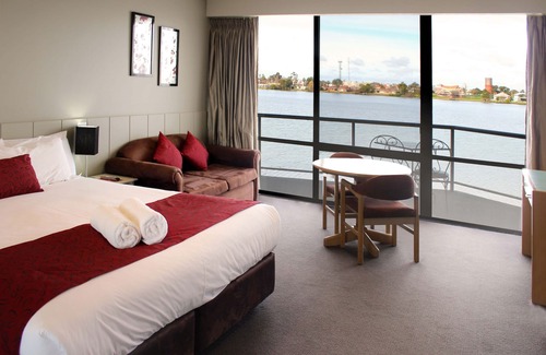 Mulwala Hotel | Unforgettable Stays at Clubmulwala Resort - 4 Star Retreat