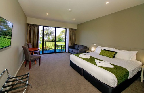 Mulwala Hotel | Unforgettable Stays at Clubmulwala Resort - 4 Star Retreat