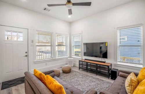 Greater East End House | Discover Clutch City Super-Luxe in East Downtown