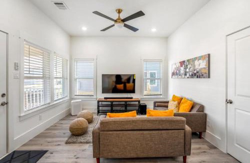 Greater East End House | Discover Clutch City Super-Luxe in East Downtown