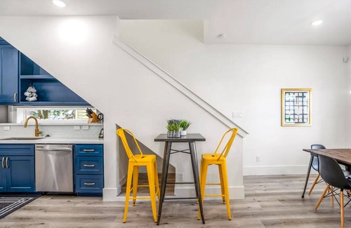 Greater East End House | Experience Clutch City Super-Luxe in East Downtown Today