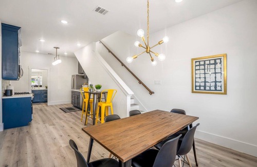 Greater East End House | Experience Clutch City Super-Luxe in East Downtown Today