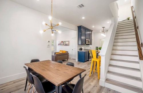Greater East End House | Experience Clutch City Super-Luxe in East Downtown Today